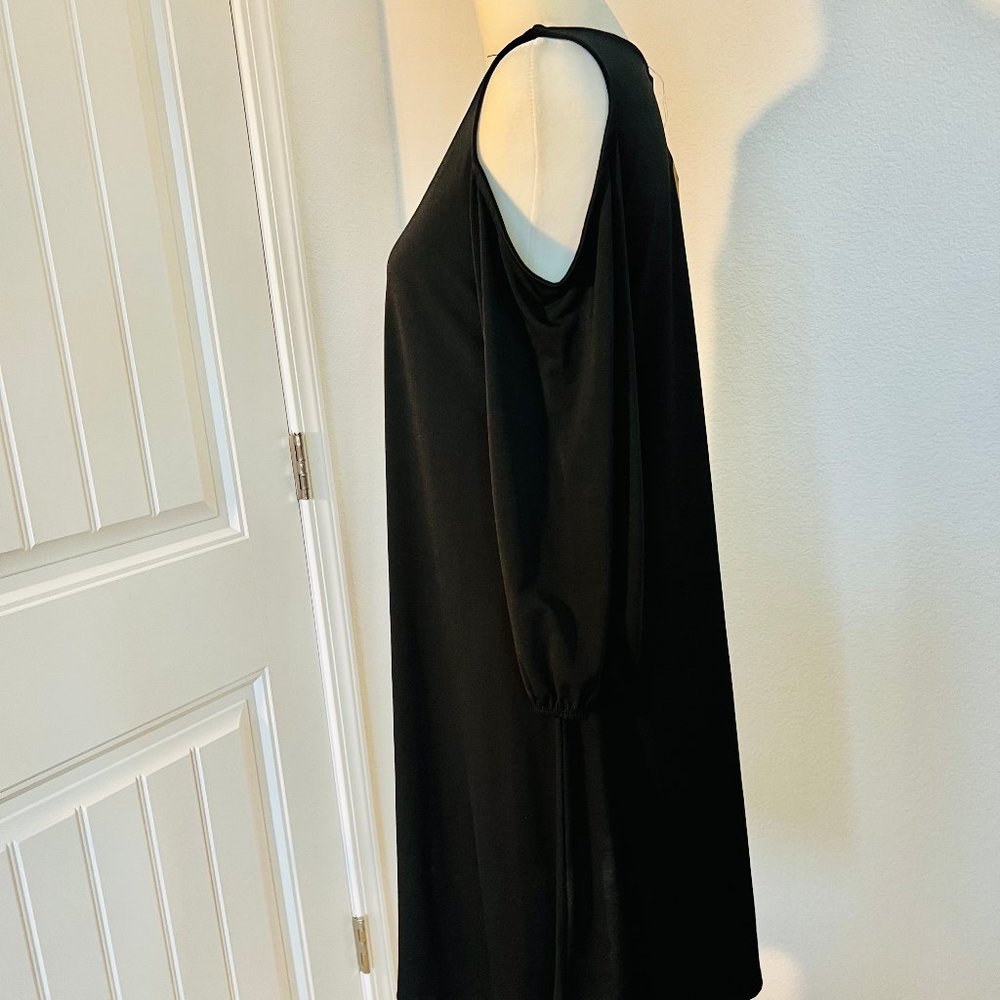 NWT Paper Plane 3/4-sleeve Cold Shoulder Stretchy Swing Scoop Neck Black Dress - Picture 5 of 7